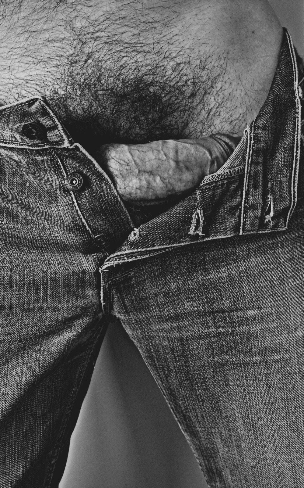 ohhkittykat78:  me-just-less-clothes:  favourite jeans  Sweet Christ…   those area