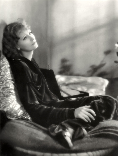 roaringtwenties:  Greta Garbo in ‘The Kiss’, 1929.