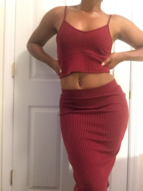 thecherrywinehouse:  I guess I look good in this color