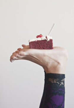 hardsoultrash:  Cake Foot fetish girls waiting on &gt;&gt; http://bit.ly/2y8VpBP
