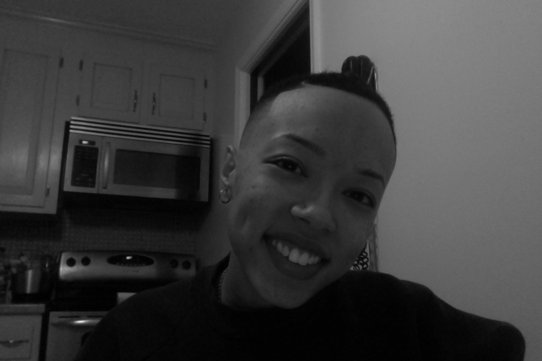 th0titwaaaas:  i felt like poop earlier so i made myself smile :)