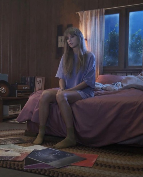 Best Part About Taylor's Music Is That It Will Hit You With A Meaning/theme/parallel When You're Going