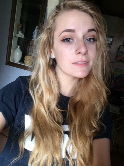 blondej0kes:  I look sickly pale but okay my hair looked great.