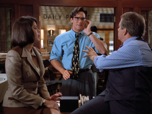 S01E09 - The Green Green Green Glow of Home (2 of 4)Lois &amp; Clark: The New Adventures of Supe