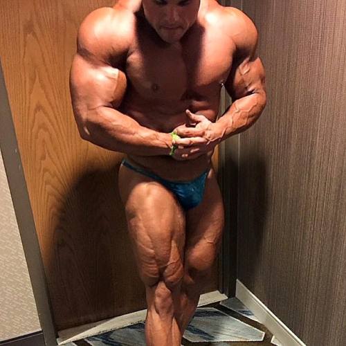 needsize:  Sexy stud.