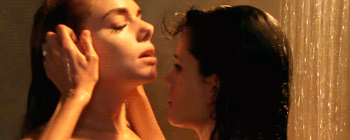 bbuy22: yeahitsdeb:  Flozmin - hot shower scene (part 1 of 2)  👭💜💜💜 