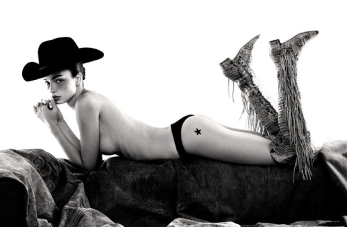 unes23: Luma Grothe by Nicole Heiniger for Pulp Magazine