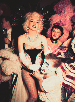 lovenormajeane:  Marilyn Monroe at the circus, 1955 