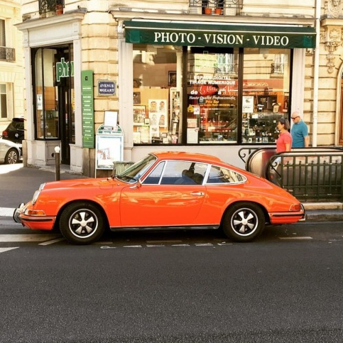  sexy #porsche911 #911 #Paris #eurotrip (en Jasmin (métro de Paris))