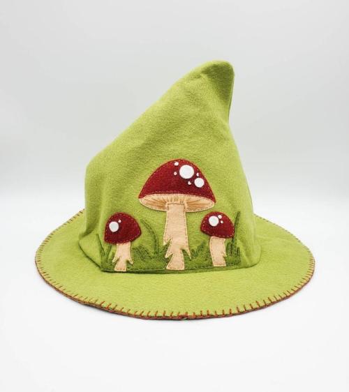 snootyfoxfashion:Handmade Felt Witch Hats from BumbleKittyShopx / x