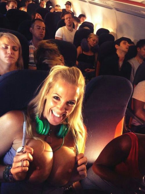 Porn allsinnerswelcome:  Ⓜ️Bimbo on a plane. photos