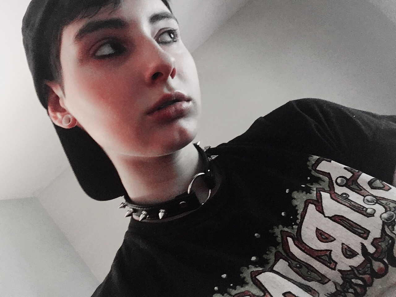 prettyboycomet:  Uhhhh I’m super cute 🖤🦇