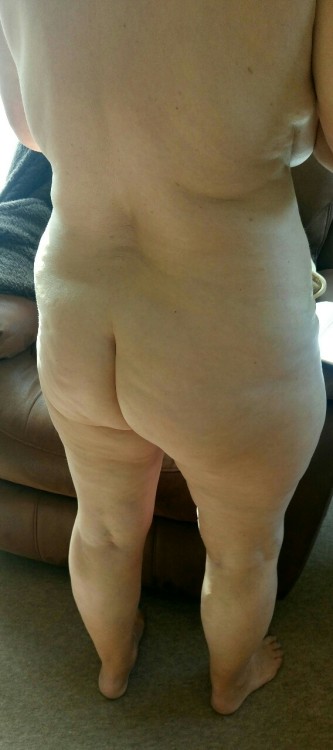 usarmysp4: rybassan: i-love-em-big-or-old: I love my wife’s big ass. What do you think? Let me know 