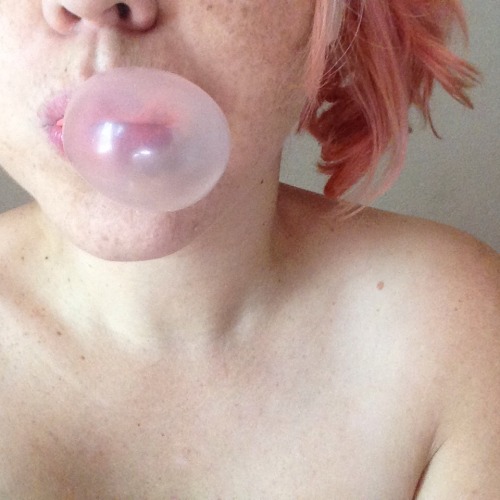 Porn lady-neurotica:Bruised Knee & Bubblegum photos