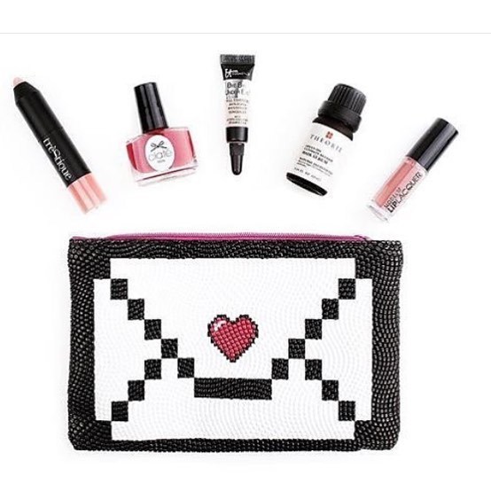 Yay!  My @ipsy #februaryglambag has arrived and I&rsquo;m so happy with all the