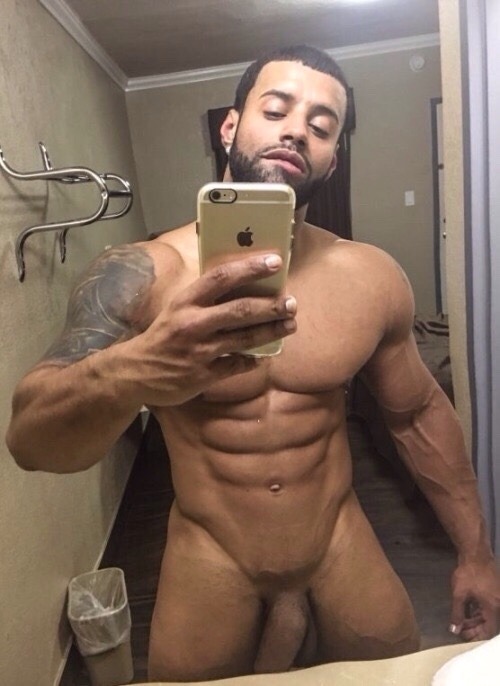 dwaynevideos:  HEAT 🤤🔥  Click HERE for more pics & videos of him