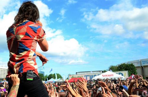 phocals:  Vic Fuentes (x x) 