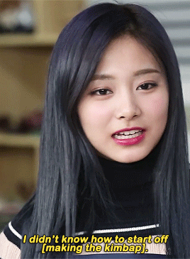 tzuyuuwu: Tzuyu being thankful for Jihyo’s help 