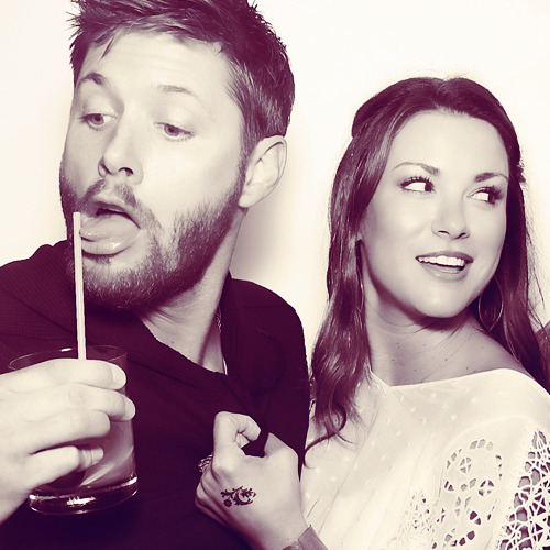 lilyslunas:  [[48-49/50 Photos of Jensen and Danneel]] 