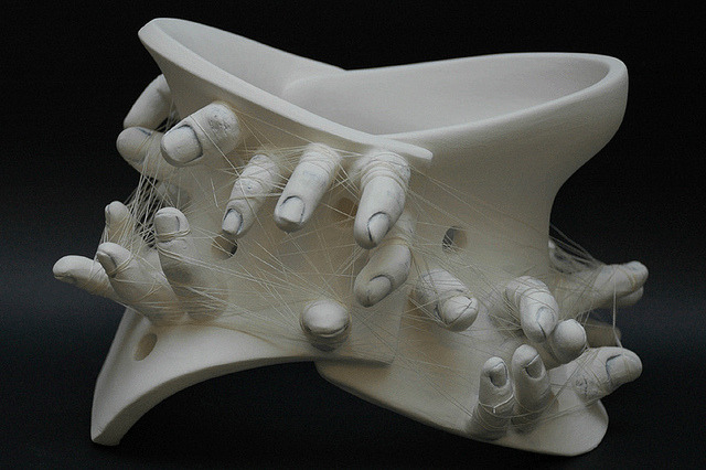 queennavidean: artmesohard:  Chilling ceramic pieces by Israeli Artist Ronit Baranga, designed