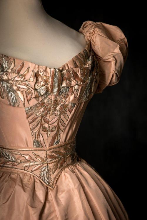 Court dress of the Duchesse de Berry ca. 1828From Tessier & Sarrou