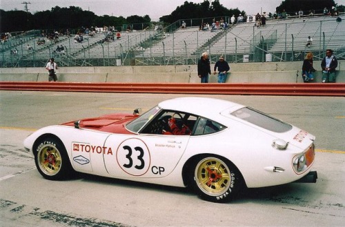 radracerblog: 1967 Toyota 2000GT So much Awesome. But that’s enough 200 GT for a while.