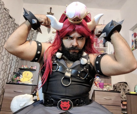 tigerlion-moikana:  sai-can12:        BOWSETTE IS READING MY ARTBOOK !!! XDDENTRE MACHOS Y BESTIAS (Between  Machos and Beasts!)It’s an honor, incredible cosplayer!!  
