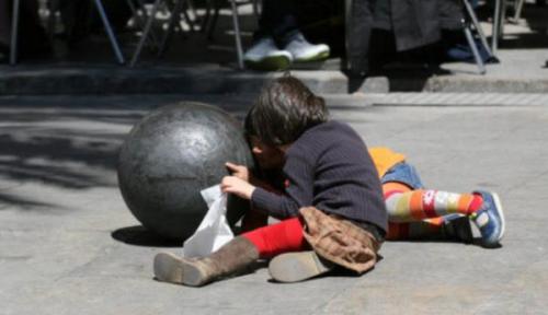 CHILDREN CONDEMNED TO POVERTY Spain has the EU’s third highest rate of child poverty, after Romania 