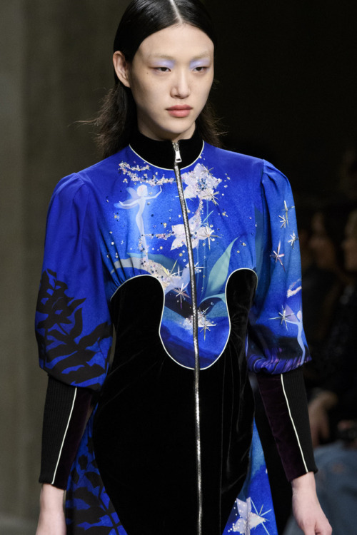 earthshaker1217:dapenguinninja:lenousroyal: Mary Katrantzou AW17Inspiration: Walt Disney’s Fanta