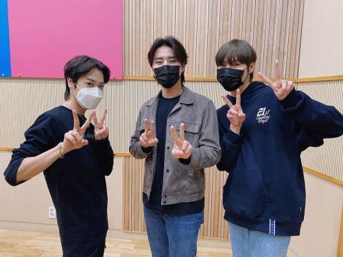 day6_kisstheradio instagram update with YoungK and ONEWE’s Yonghoon and Dongmyeong