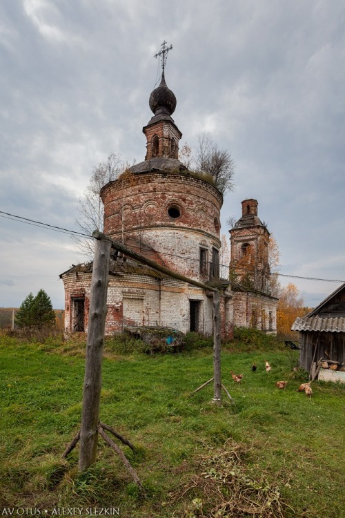 Church of the Resurrection, Лужок, Kostroma (est. 1840).&gt; Photo: Alexey Slezkin.