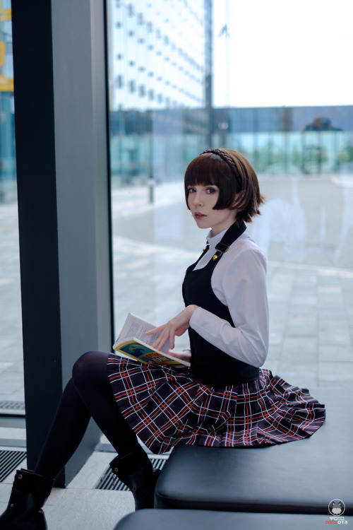 Today was Makoto’s Awakening episode, but here only a few photos in school uniform;)Cosplayer: