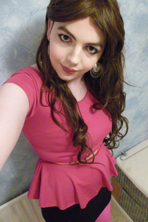 lucy-cd:  PicturesFirst outfit with pink tights, I’ve had them for a long time and I’m so happy to finally use them with an outfit. So cute! <3  Sexy!