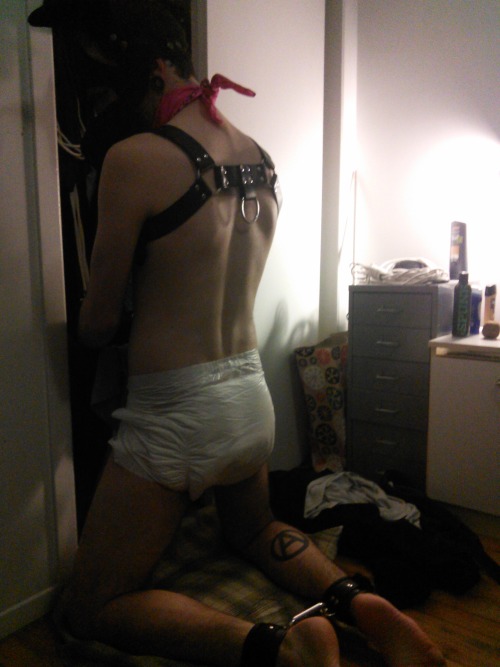 pup-alako:  Playing as a puppy with my boyfriend ^^ 