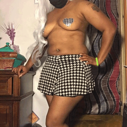 lusfulllife:  It’s tew hot for clothes 🔥 🔥