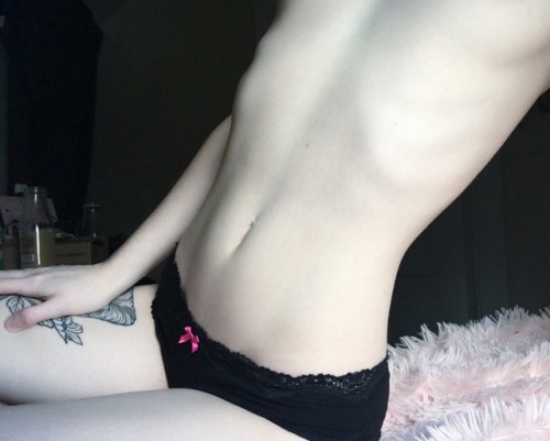 XXX palebunnybaby:  ain’t a gambler but honey photo