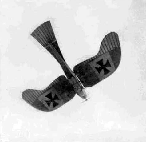 british-eevee: Taube monoplane in flight (Date and location unknown)
