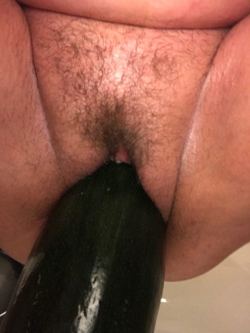 Porn photo squirtingwife:  Taking a big zucchini in