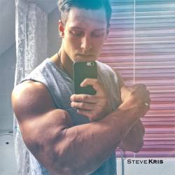 megamusclemike:  hotstudsdaily:Steve Kris