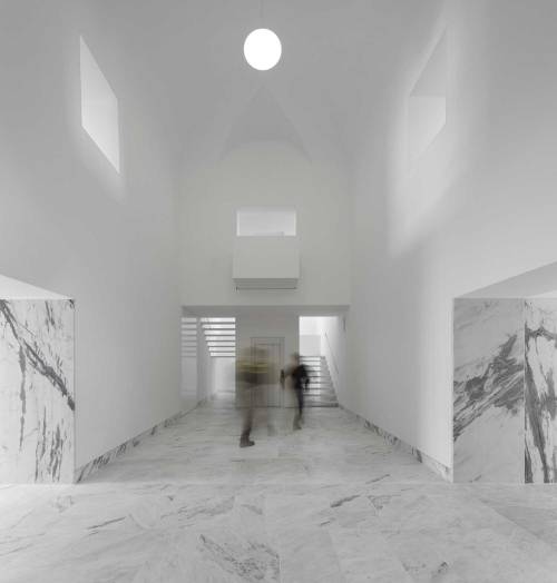 {Love the contemporary interior, with subtle callbacks to more traditional interior architecture. De