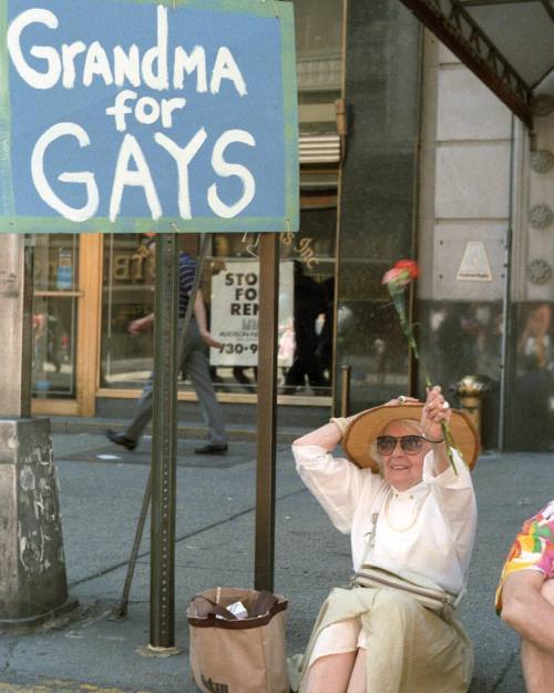 h-e-r-s-t-o-r-y:AdorableGay &amp; Lesbian Pride in NYC. 1986. #gaypride #grandmaforgays #1986