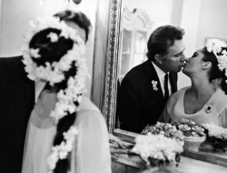 elle-il-eux:  Elizabeth Taylor marries her fifth husband Richard Burton in Montreal, 15th March 1964. 
