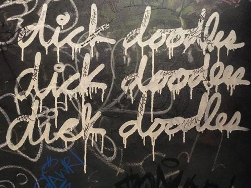 #bathroomgraffiti #graffiti http://ift.tt/2lwJ469