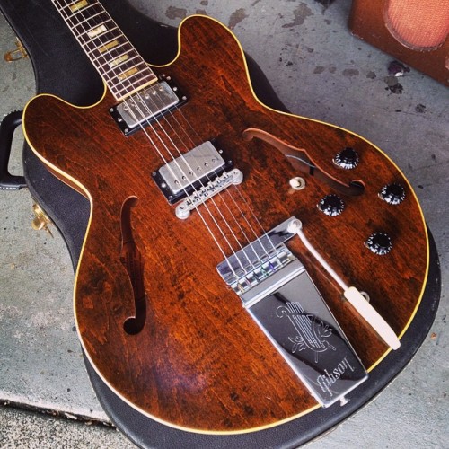 mmguitarbar: A lovely ’70s 335 with Vibrola can through for show and tell! We’re trying 