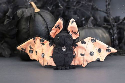 Day 30 of the Sew Scary Bat-o-Ween ⁠⁠Available at 5pm EDT ⁠(See my website blog for more info)⁠⁠What