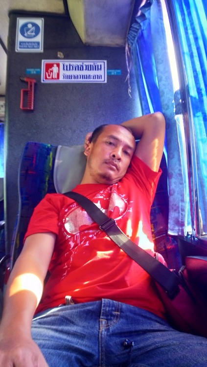 เงี่ยนควยบนรถทัวร์​ On the Bus.