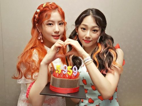 hyeyeon &amp; mina celebrate their unit debut stage