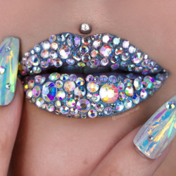 nailpornography:iridescent lips & nails