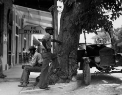 rustedshutter:  A Sunday afternoon in Colliersville, Tennessee; 1935 Photographed by Berenice Abbott 