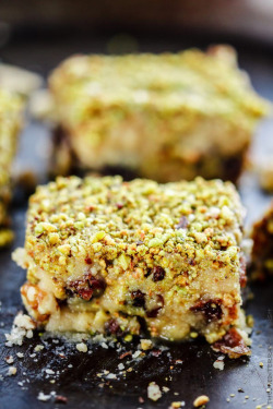 cake-stuff:  easy no bake dessert bars with dates, honey and nuts click here for recipesourceMore sweet desserts! 